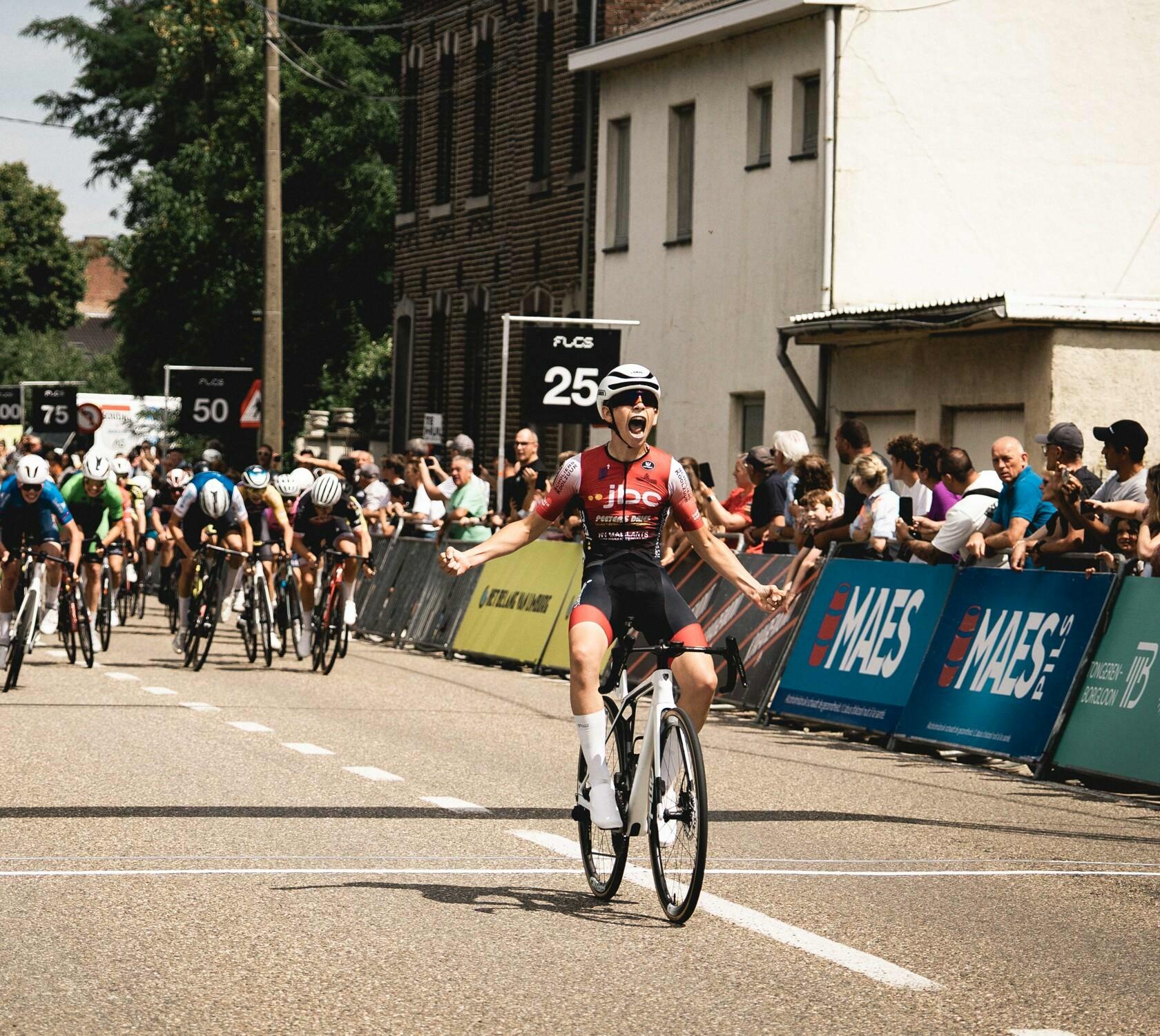 Tour du Limbourg Jeunes met le jeune talent de cyclisme dans les lumières